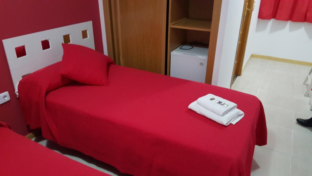 Hostal El Parque San Martín de la Vega Zewnętrze zdjęcie